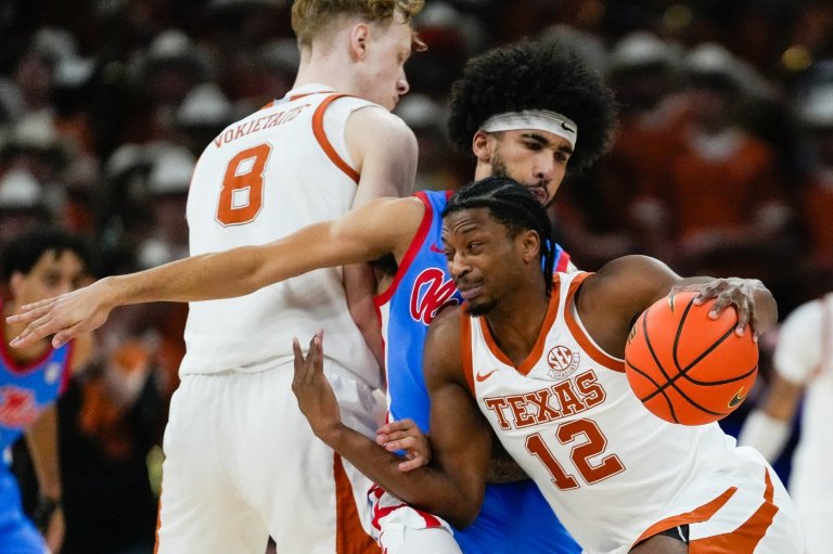 Vokietaitis scores 27 points, Texas ends game on 14-0 run to beat Ole Miss 79-68 | iNFOnews.ca