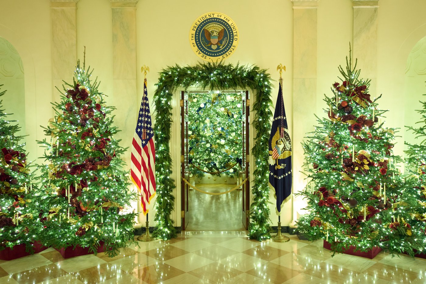 Melania Trump reveals White House holiday decorations and her theme, 'Home Is Where the Heart Is' | iNFOnews.ca