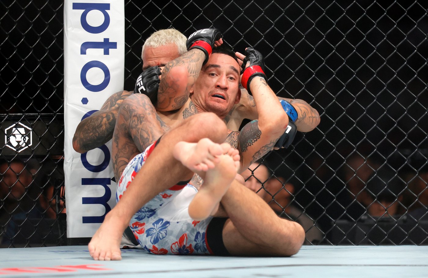 Charles Oliveira takes BMF title from Max Holloway at UFC 326, nearly 11 years after first meeting | iNFOnews.ca Charles Oliveira takes BMF title from Max Holloway at UFC 326, nearly 11 years after first meeting | iNFOnews.ca