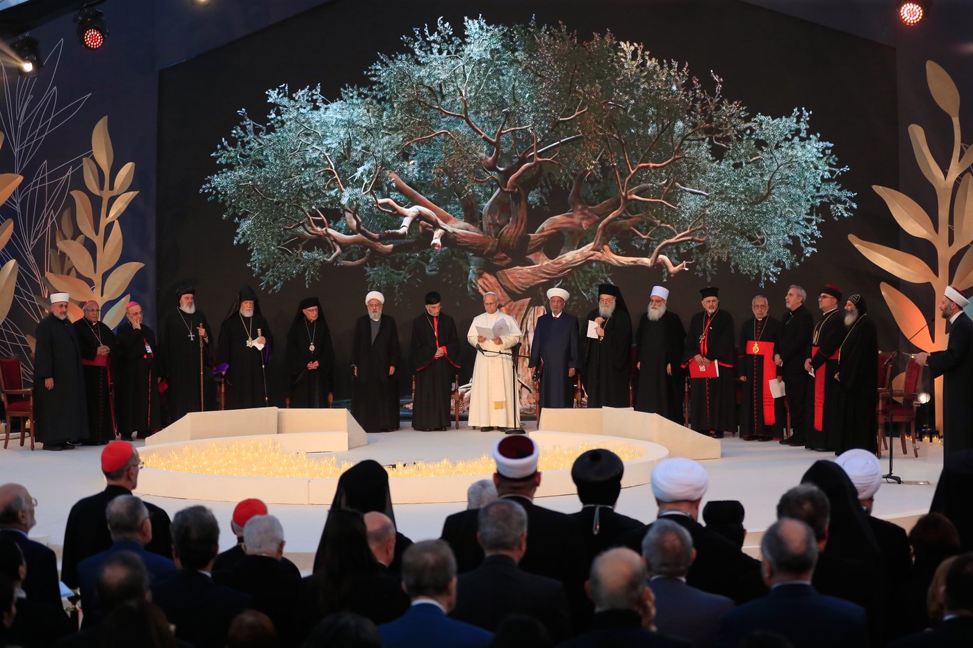 Pope in Lebanon asks for 'divine gift of peace' alongside country's Christian and Muslim leaders | iNFOnews.ca