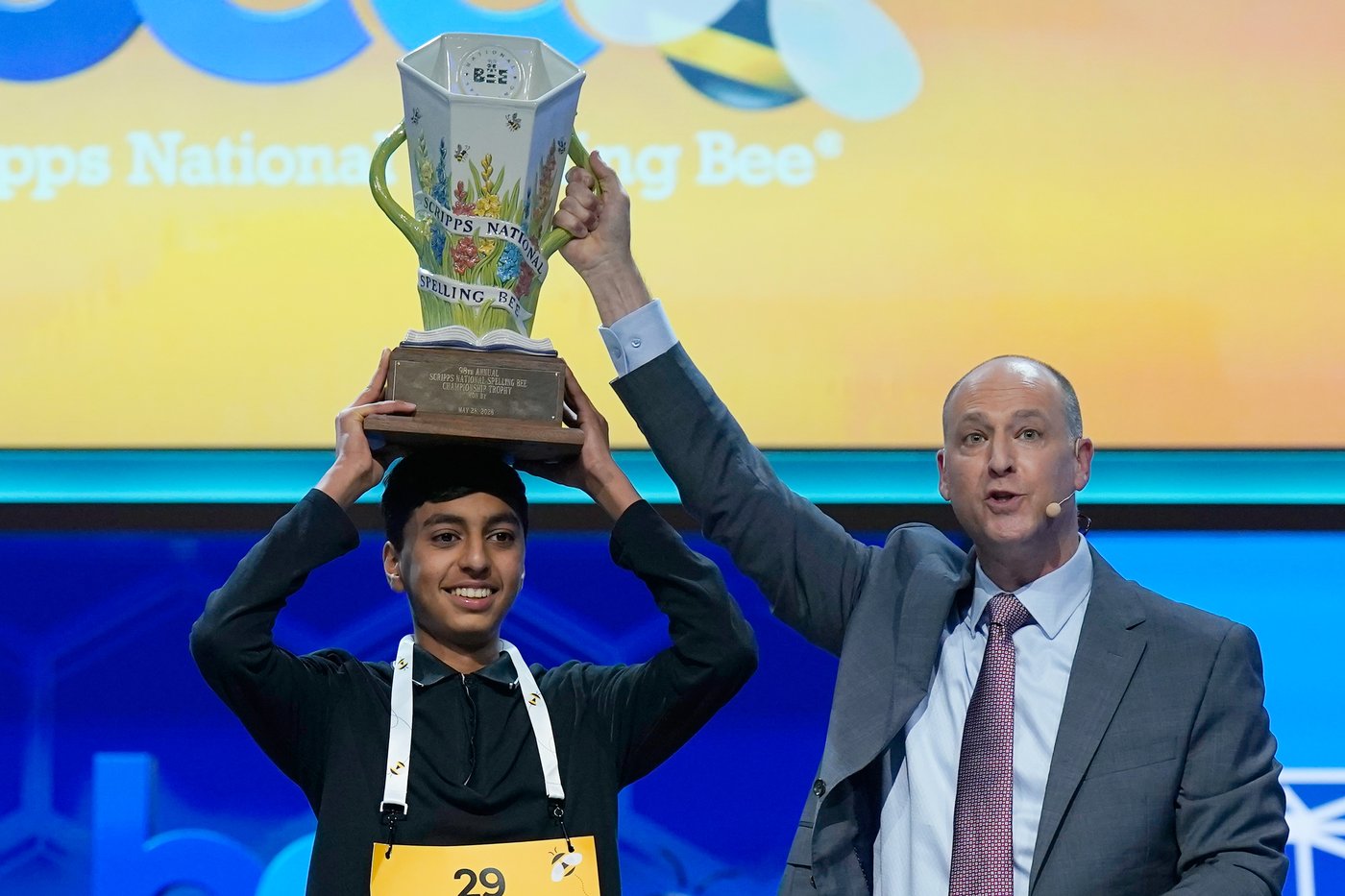 Shrey Parikh bounces back, battles nerves and dominates spell-off to win the National Spelling Bee | iNFOnews.ca