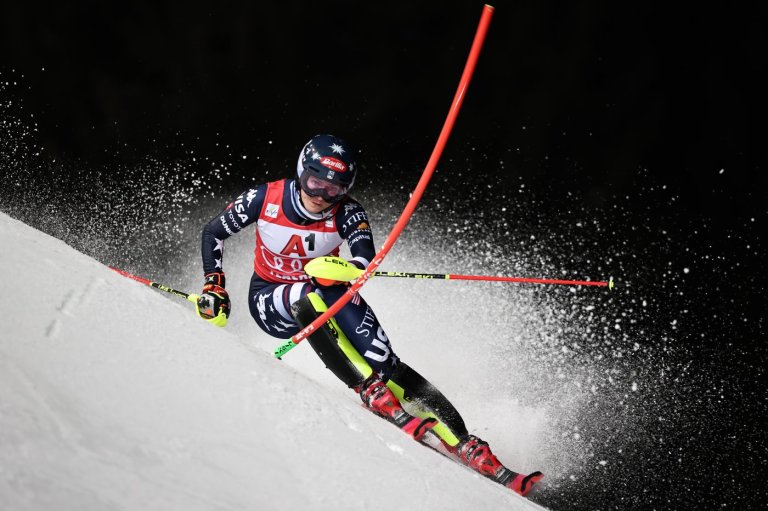 Mikaela Shiffrin and US teammate Paula Moltzan 1-2 after 1st run of Flachau night slalom | iNFOnews.ca