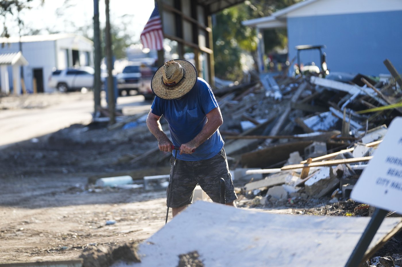 Death toll rises from Helene while supplies are rushed to North Carolina and Florida digs out | iNFOnews.ca