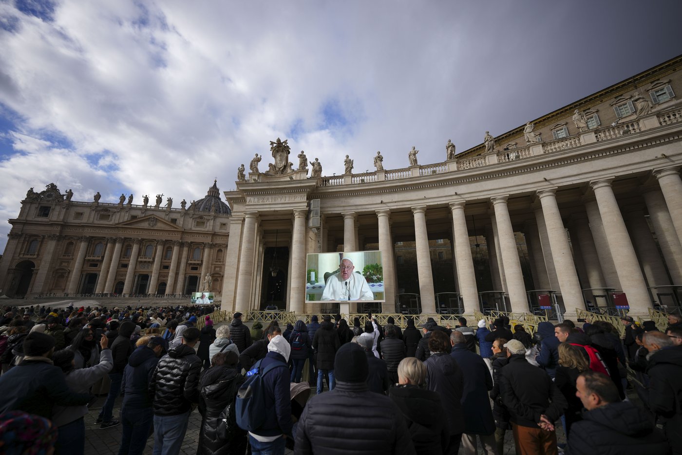 Pope Francis calls for a ceasefire on all fronts in his prayer ahead of Christmas | iNFOnews.ca