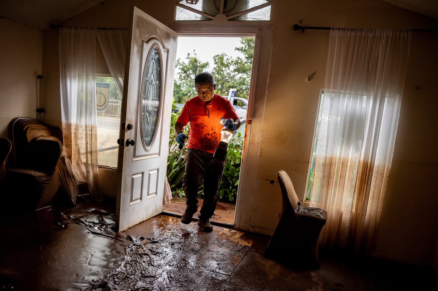 Hawaii digs out from another round of flooding after a surprise downpour, in photos | iNhome
