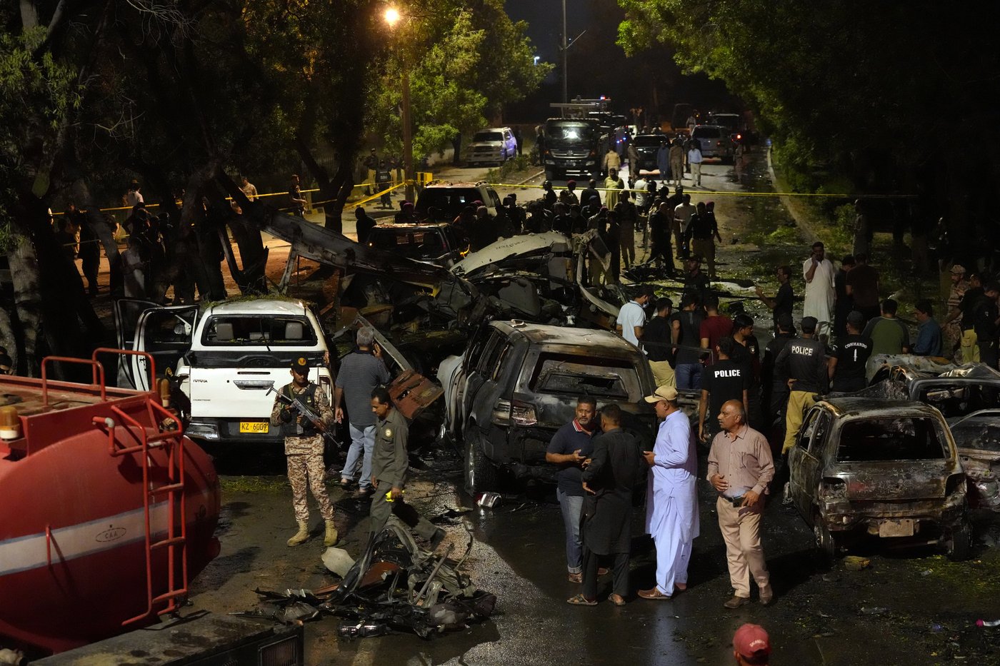 An explosion outside the Karachi, Pakistan, airport kills 2 workers from China and injures others | iNFOnews.ca