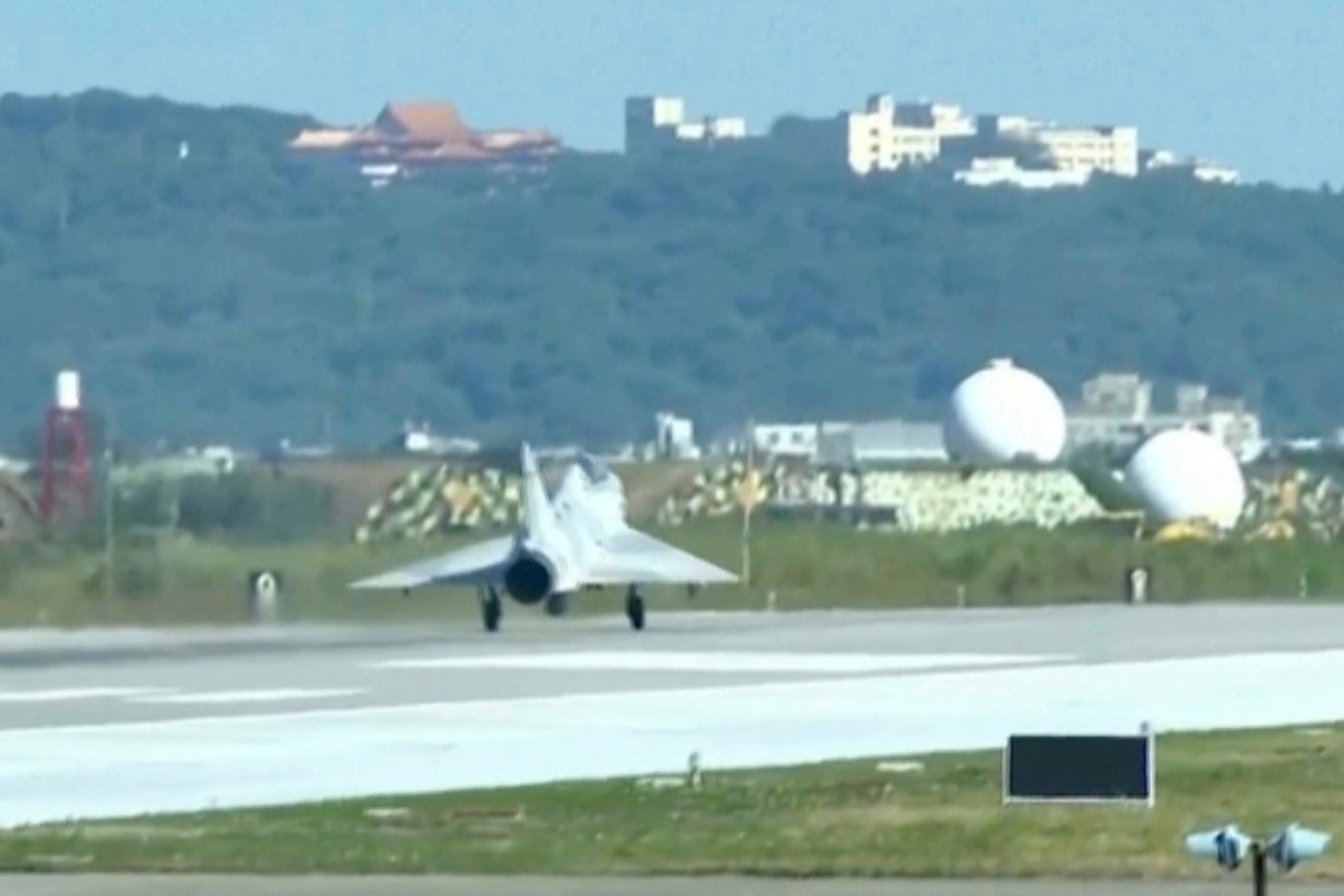 Chinese military drills around Taiwan resume for a second day, aimed at warning 'external forces' | iNFOnews.ca