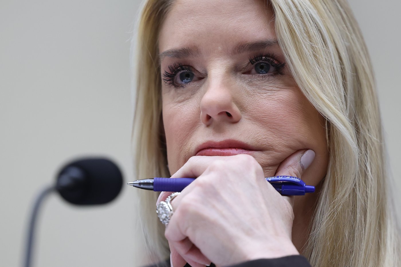 Bondi clashes with Democrats as she struggles to turn the page on Epstein files furor | iNFOnews.ca