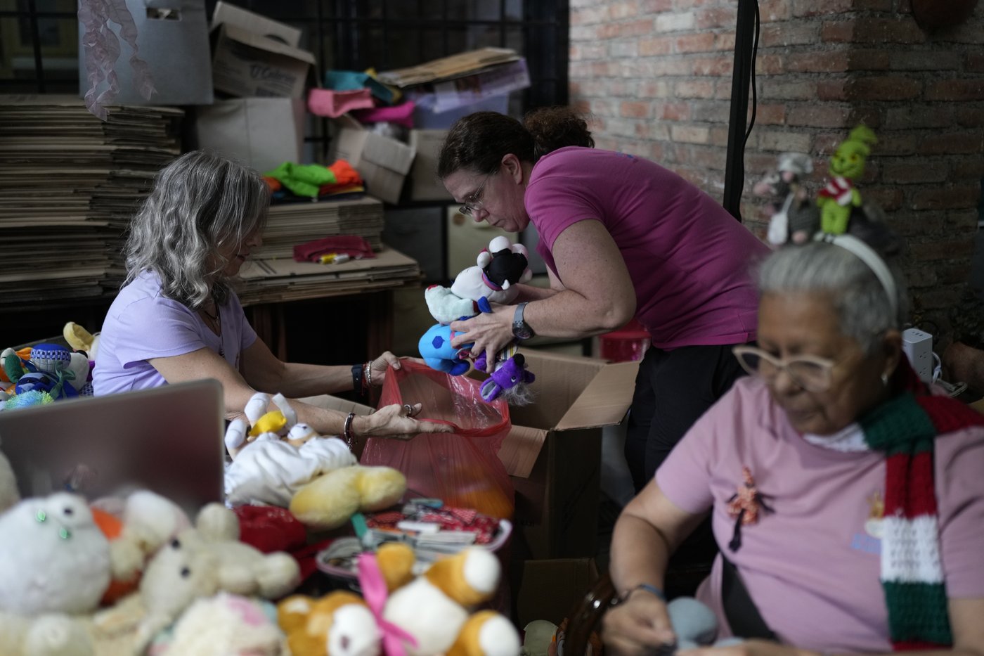 This hospital in Venezuela restores discarded toys for another round of love | iNFOnews.ca
