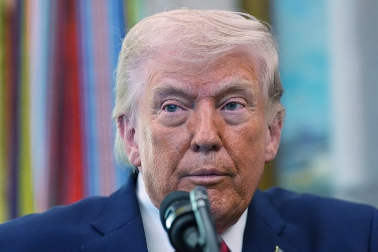 Trump showed off a classified map during a 2022 plane trip, letter from Democratic lawmaker alleges | iNFOnews.ca