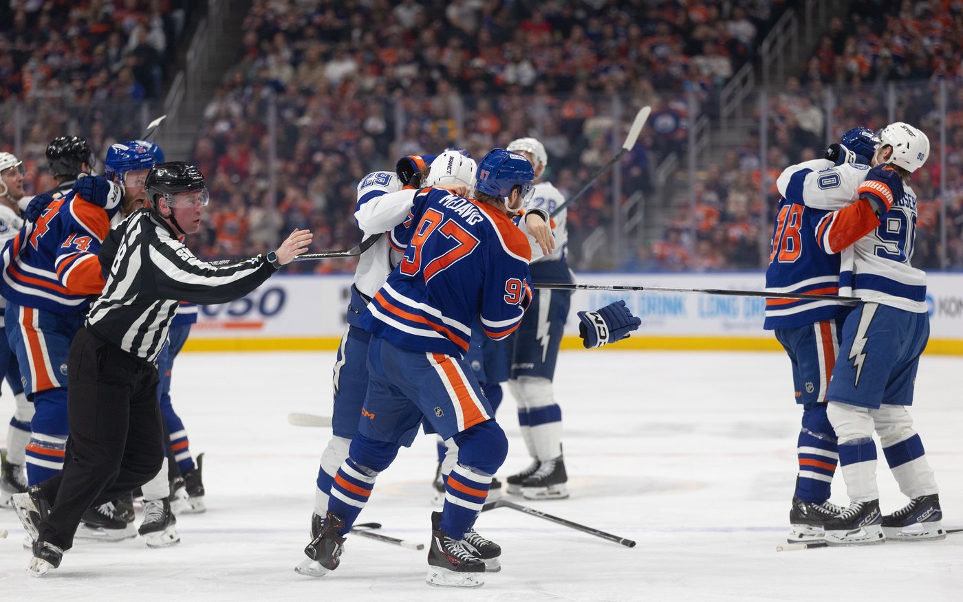 Kucherov shines with four points for Lightning in 5-2 win over Oilers | iNFOnews.ca