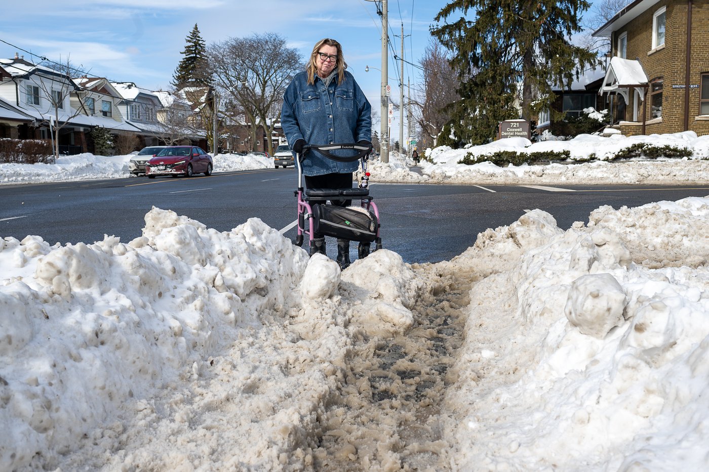 People with mobility issues struggle to navigate sidewalks as cities rush to clear snow | iNFOnews.ca
