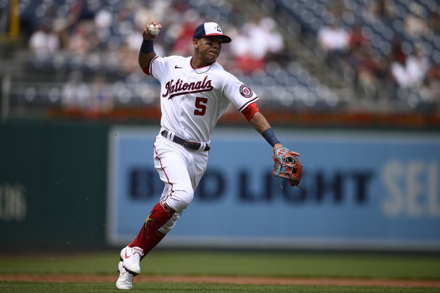 Infielder Ehire Adrianza retires at 35 after 12 major league seasons | iNFOnews.ca