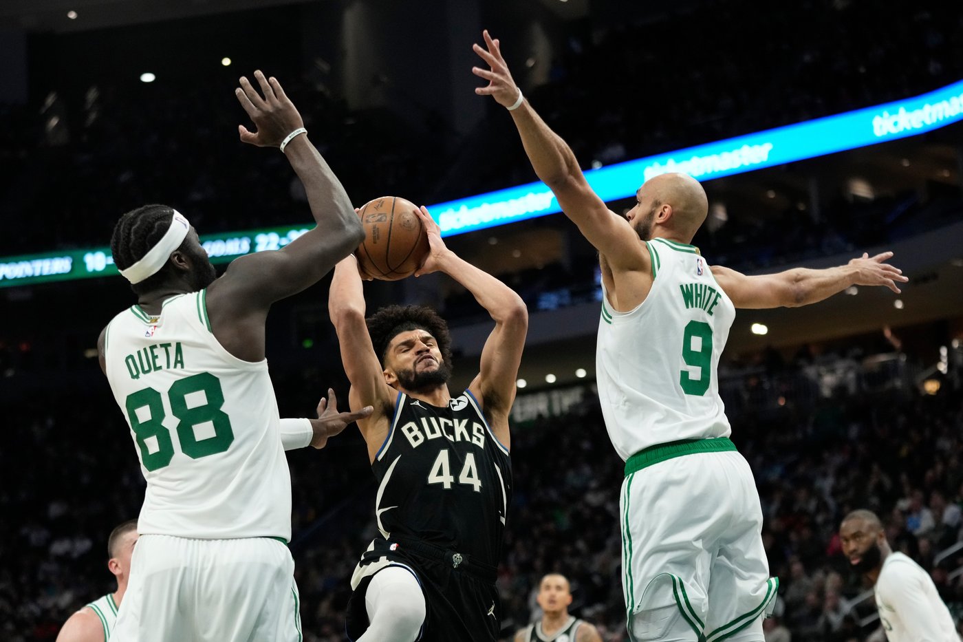 Celtics start fast again and roll to 133-101 blowout of the Bucks | iNFOnews.ca