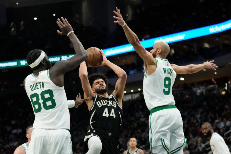 Celtics start fast again and roll to 133-101 blowout of the Bucks | iNFOnews.ca