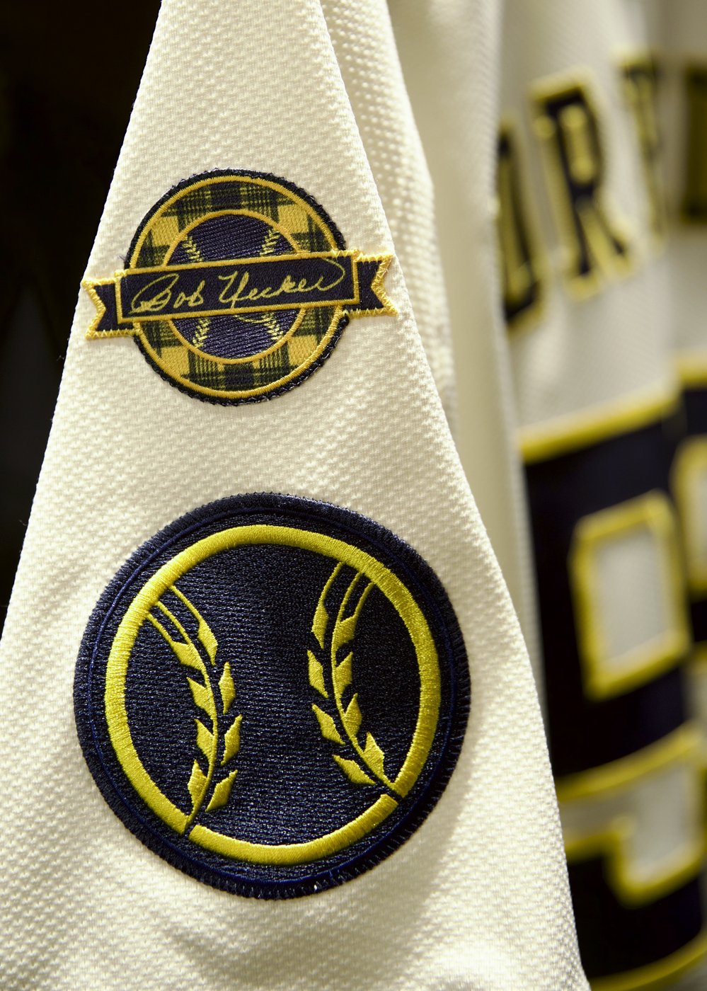 Brewers unveil patch they will wear on their uniforms to honor Bob Uecker | iNFOnews.ca Brewers unveil patch they will wear on their uniforms to honor Bob Uecker | iNFOnews.ca