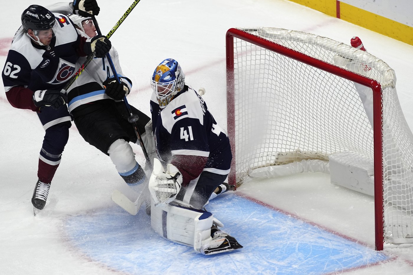 Guenther has 2 goals and an assist as Utah beats Avalanche 4-1 | iNFOnews.ca