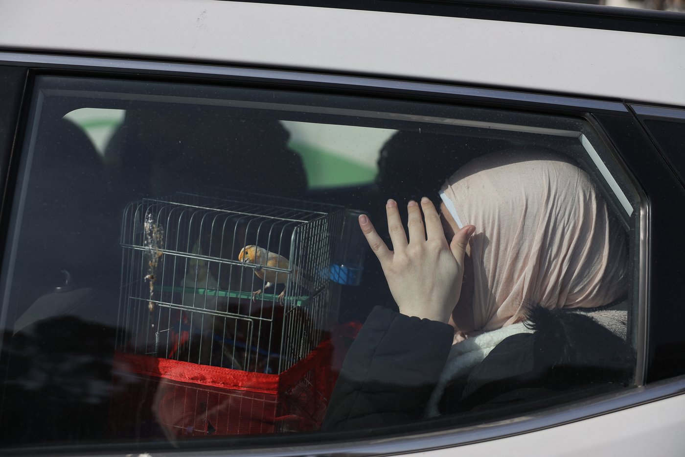 Photos of Syrians fleeing violence in Aleppo as shelling leaves heavy damage | iNFOnews.ca