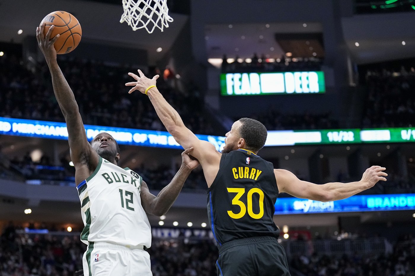 Curry scores 38 points as Warriors win 125-111 at Milwaukee | iNFOnews.ca Curry scores 38 points as Warriors win 125-111 at Milwaukee | iNFOnews.ca
