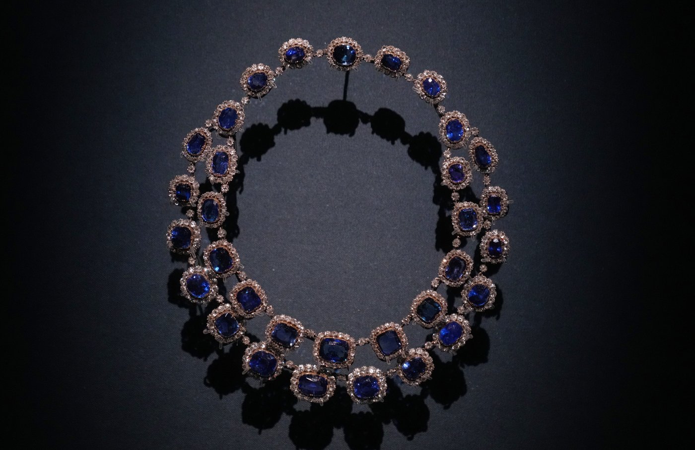 More glittering royal jewels displayed while Paris is still uneasy over the Louvre robbery | iNFOnews.ca