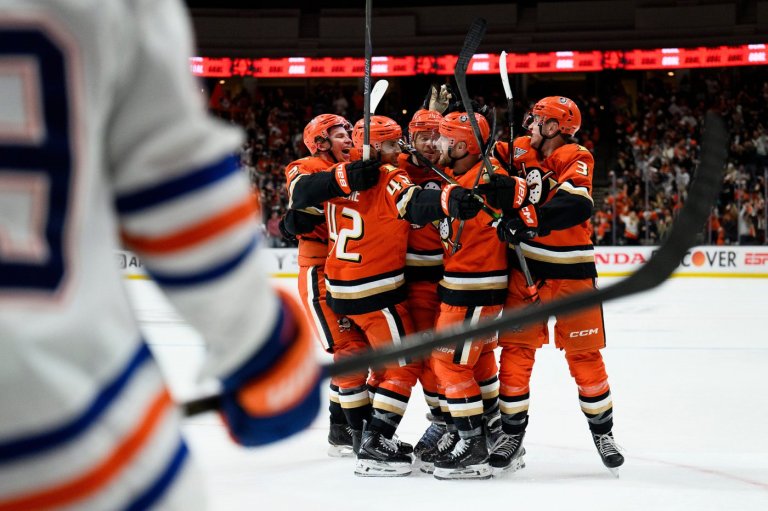 Poehling scores early in OT, Ducks push Oilers to the brink with 4-3 win in Game 4 | iNFOnews.ca