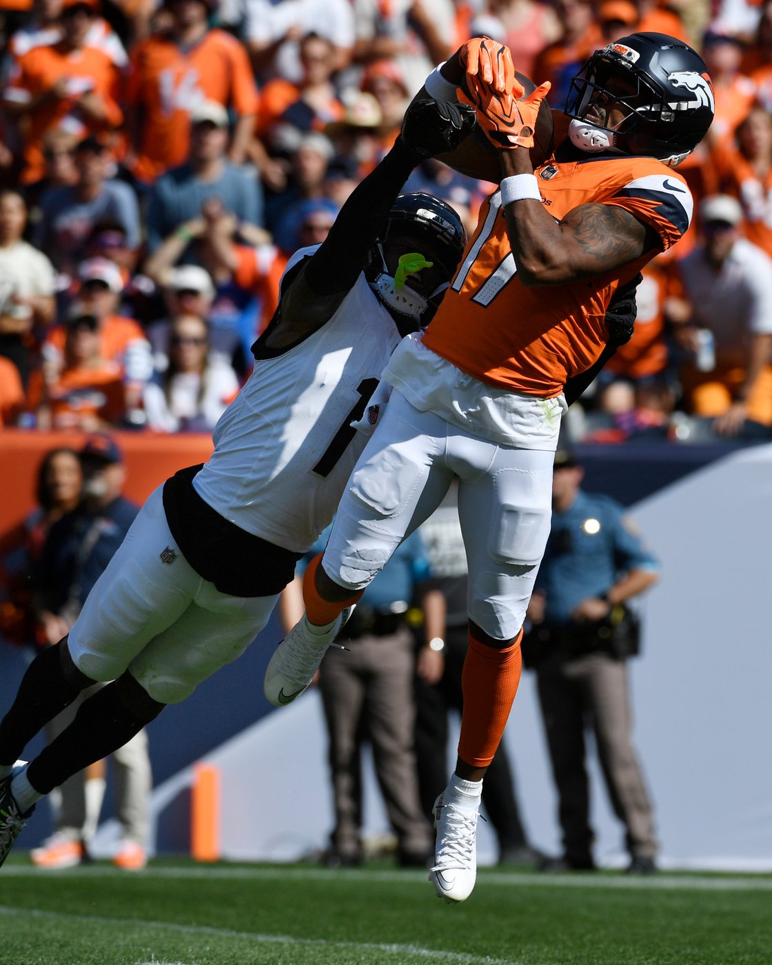 Jaylen Waddle’s quiet Denver debut flips into a 138-yard day in a Broncos' 20-13 comeback over Jags | iNFOnews.ca
