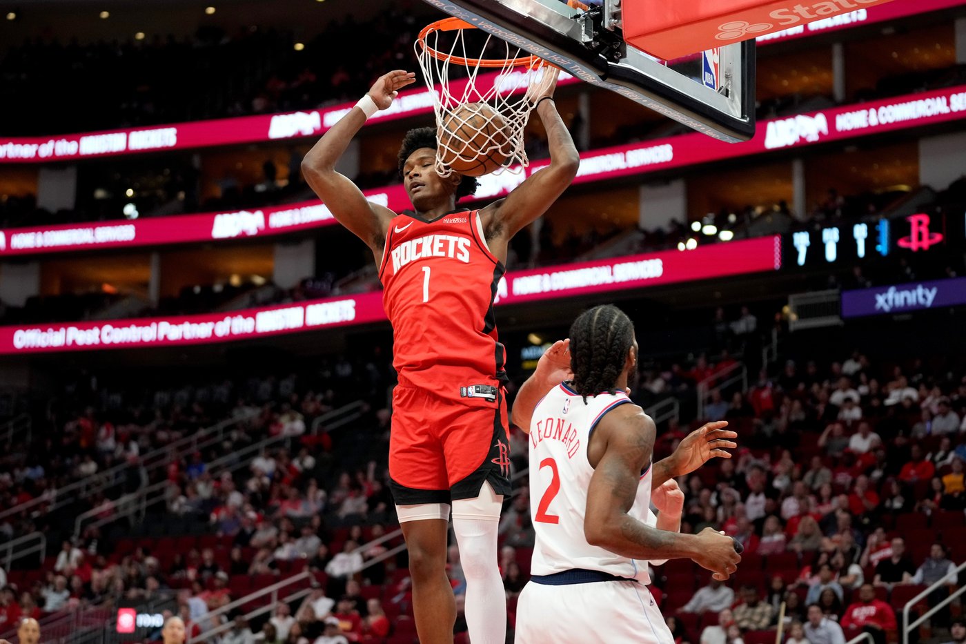 Leonard's three-point play in final seconds lifts Clippers to a 105-102 win over Rockets | iNFOnews.ca