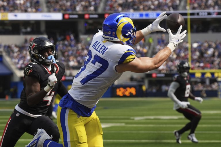 Stafford tops 60,000 yards passing, defense stands strong as Rams hold off Texans 14-9 | iNFOnews.ca