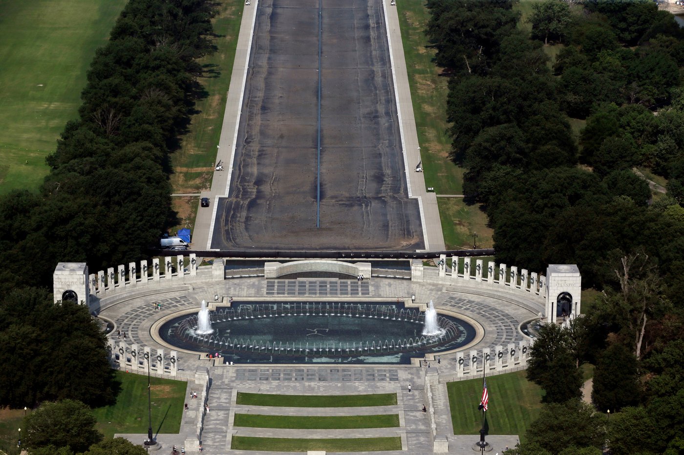 Drained Reflecting Pool reveals Trump's 'American flag blue' liner is now closer to gray | iNFOnews.ca