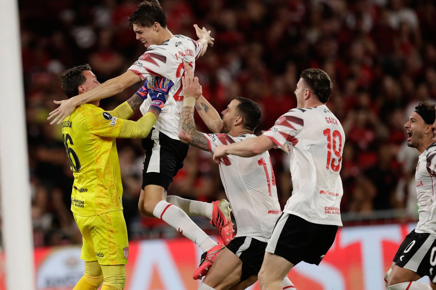 Muslera’s 3 penalty saves lift 10-man Estudiantes past Flamengo into Libertadores final | iNFOnews.ca Muslera’s 3 penalty saves lift 10-man Estudiantes past Flamengo into Libertadores final | iNFOnews.ca