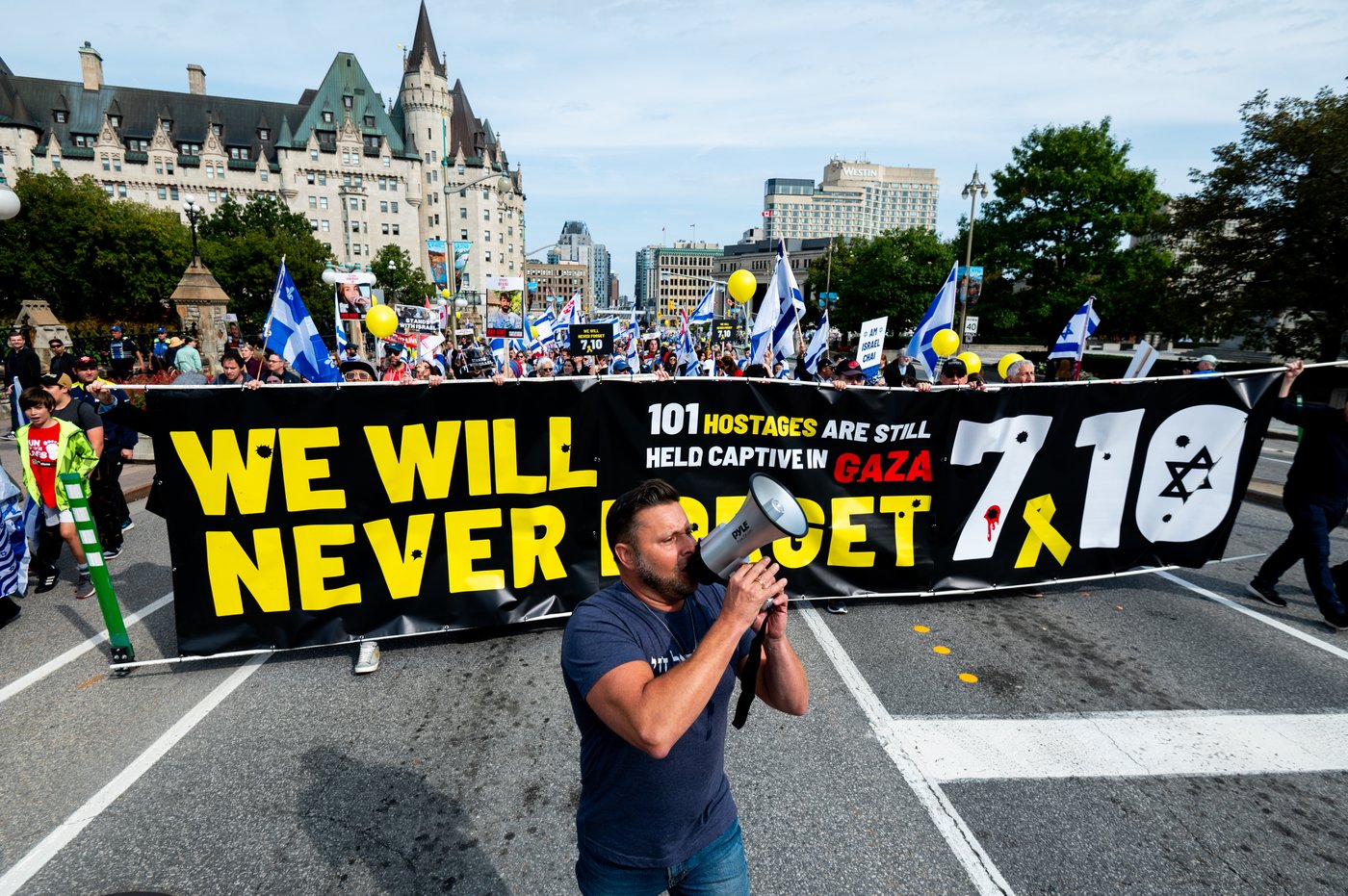 Canadians pay tribute to Oct. 7 victims, hostages in cross-country events | iNFOnews.ca