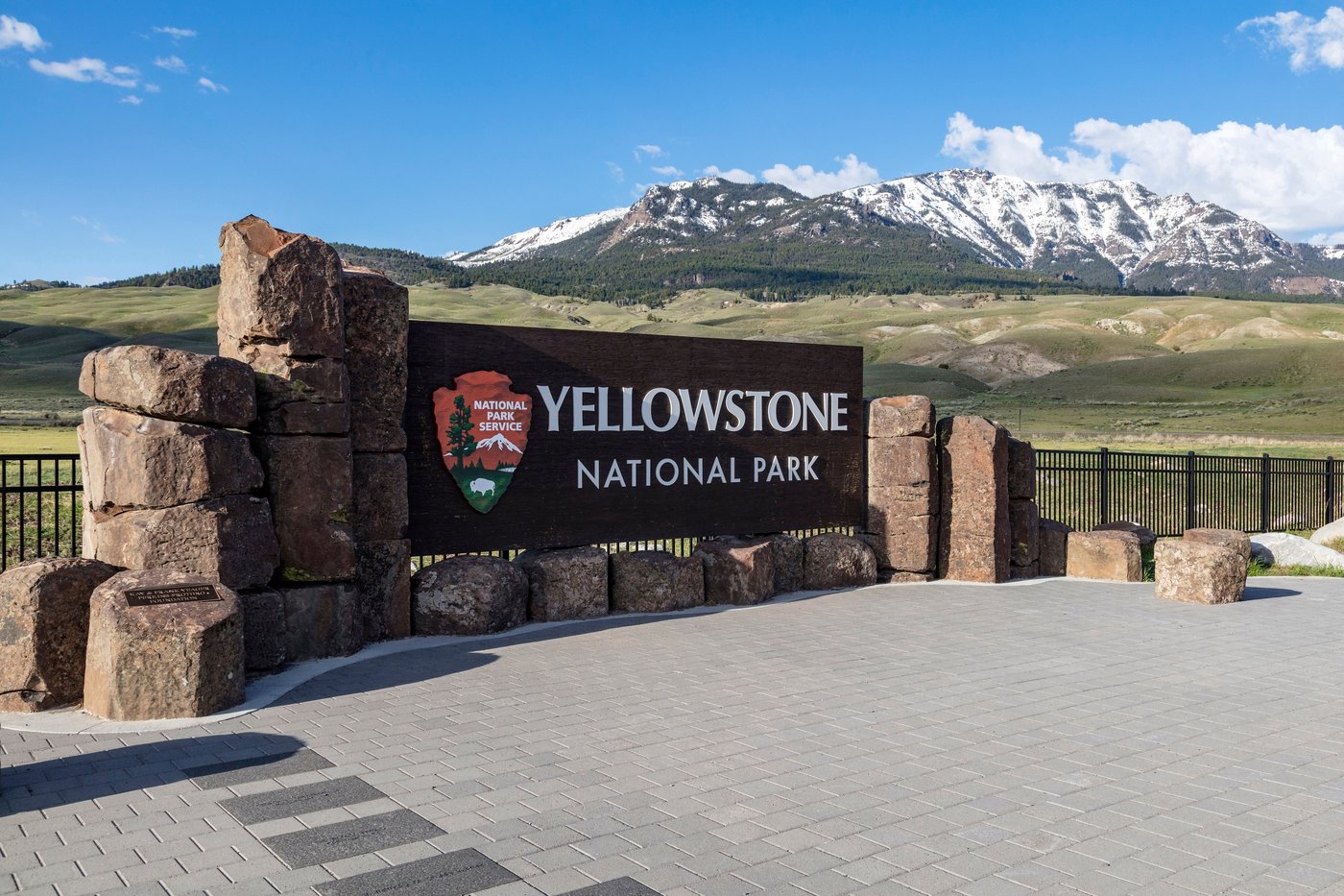 Bear attack injures two hikers in Yellowstone National Park | iNFOnews.ca