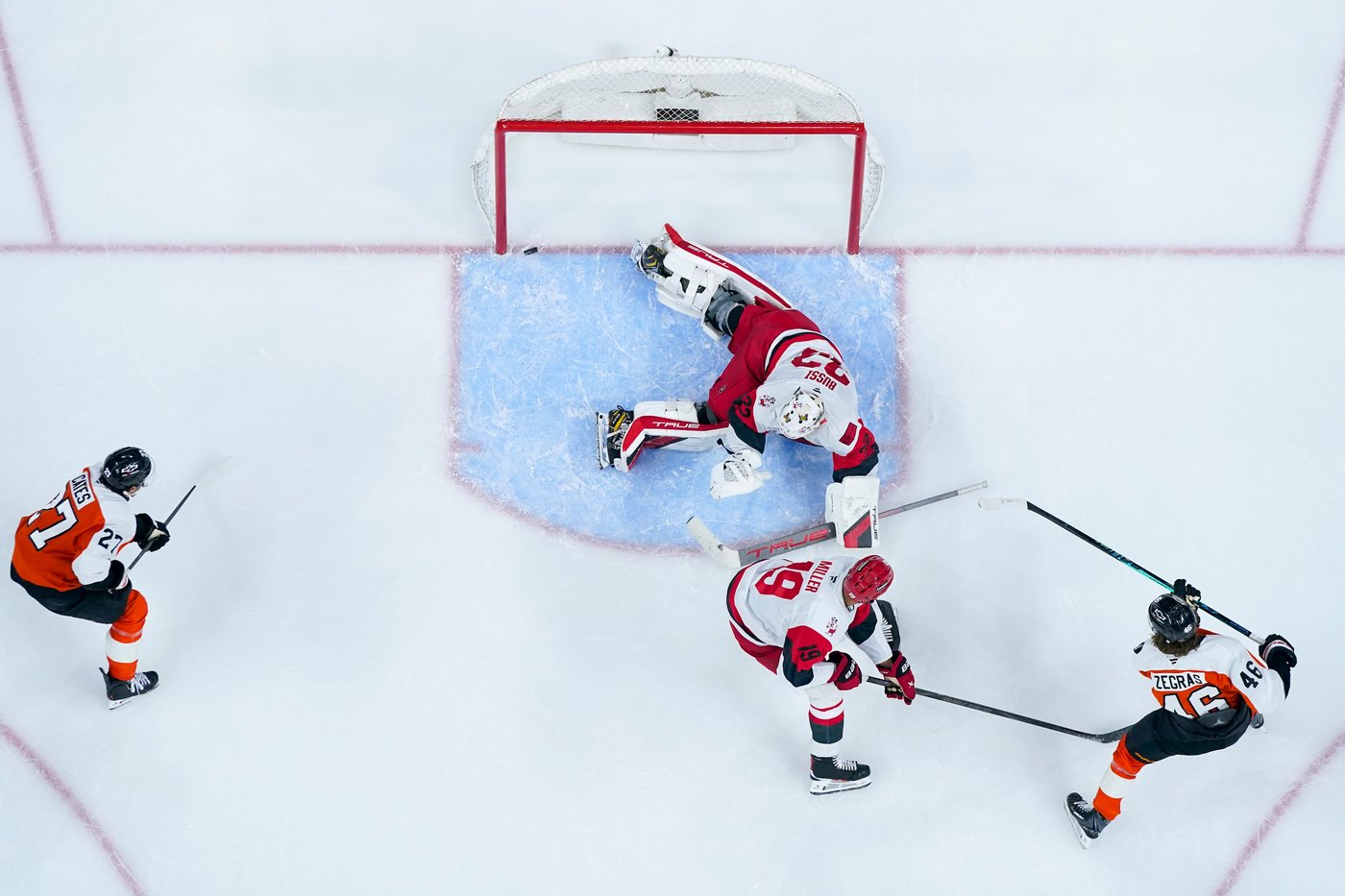 Flyers beat East top seed Hurricanes 3-2 in SO and secure their first playoff berth since 2020 | iNFOnews.ca