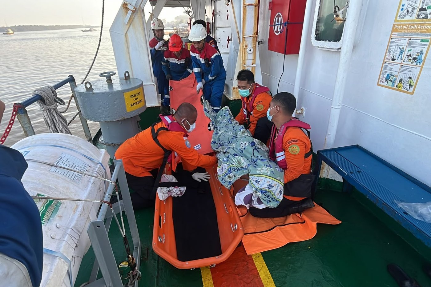 Indonesia searches for 129 people missing after ferry capsizes in the Java Sea | iNwheels