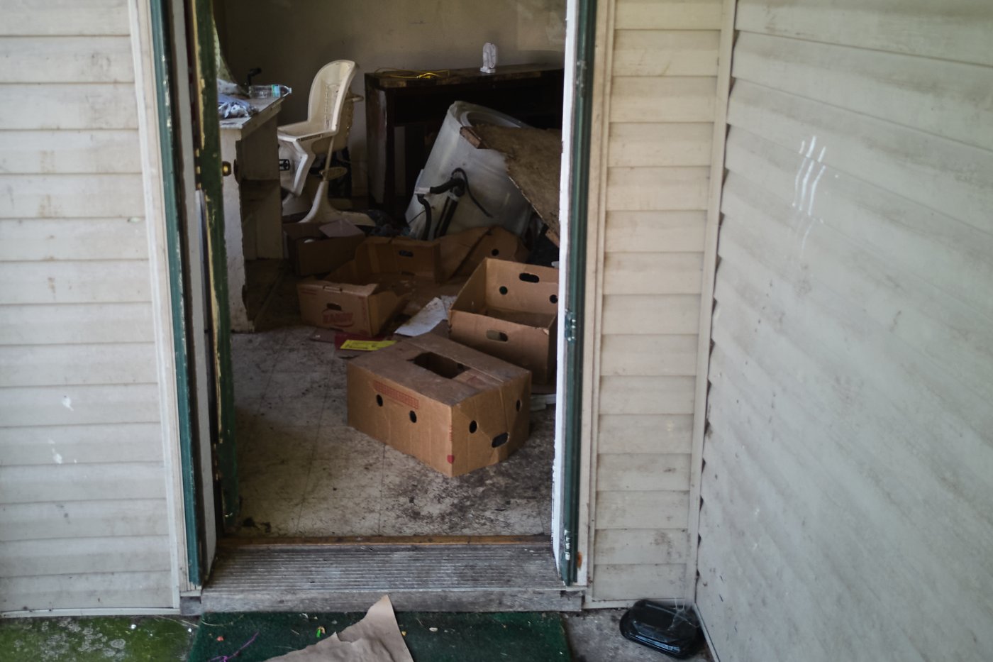 'Right under our noses and nobody was able to help them.' 16 kids found in squalor shocks Ohio town | iNFOnews.ca 'Right under our noses and nobody was able to help them.' 16 kids found in squalor shocks Ohio town | iNFOnews.ca