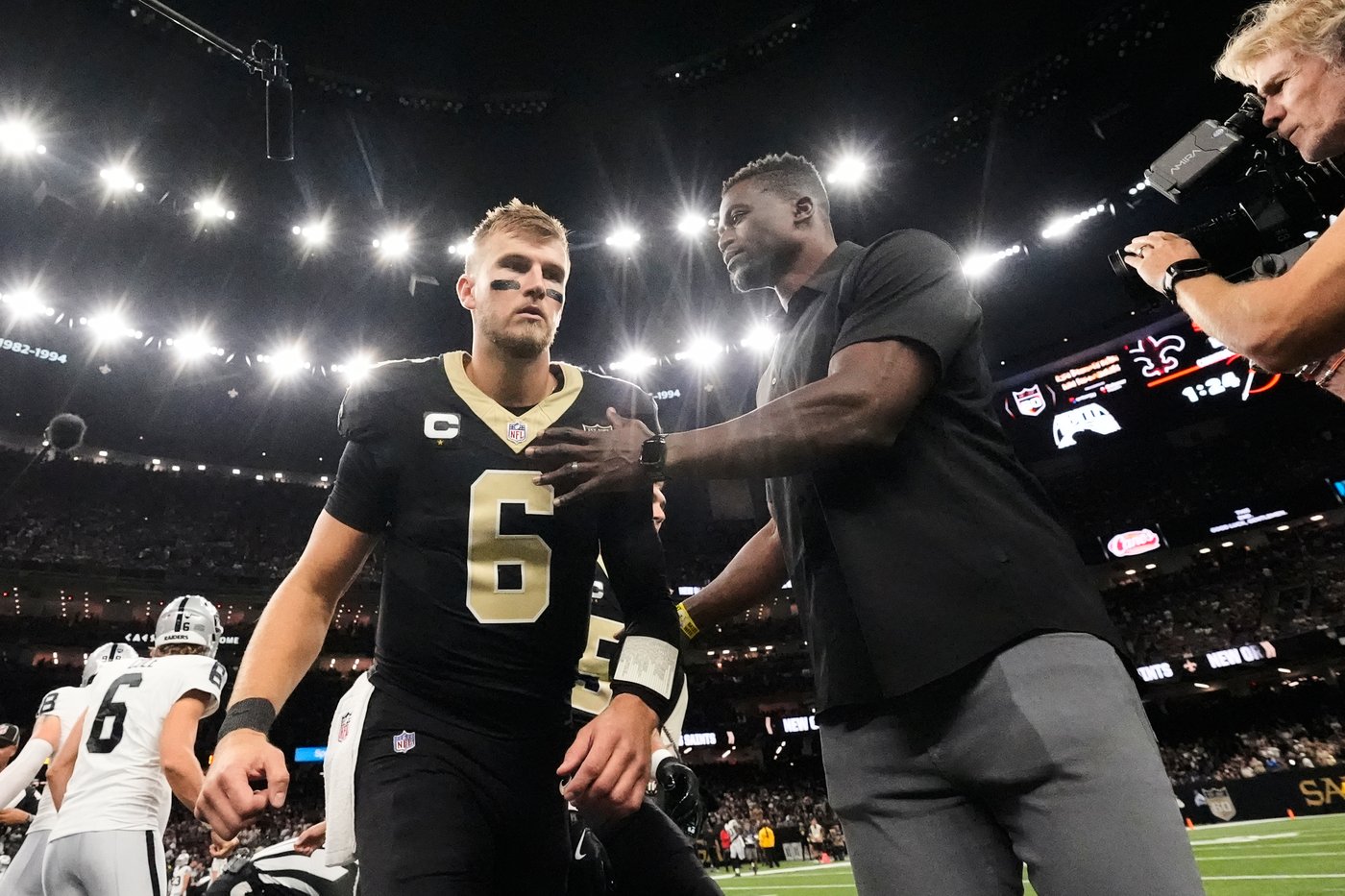 Another disputed fumble call goes against the Saints when Shough loses ball in loss to Raiders | iNFOnews.ca