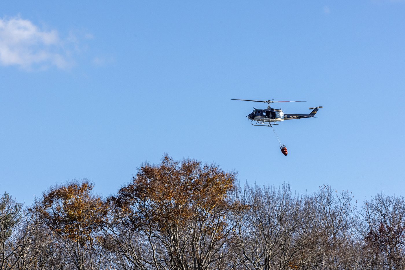 Fire crews on both US coasts battle wildfires | iNFOnews.ca