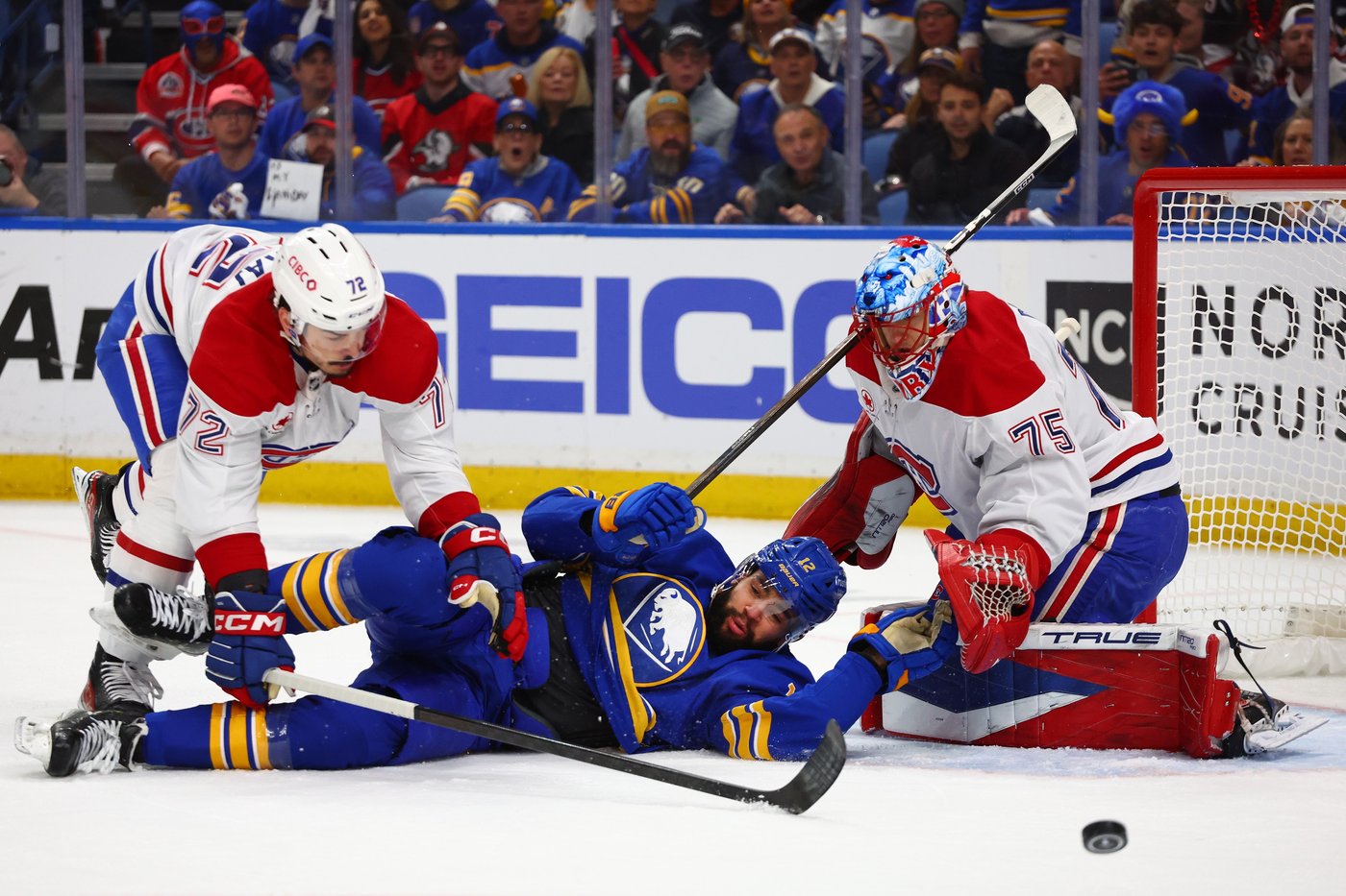 Suzuki, Evans cap 2nd-period surge, Canadiens beat Sabres 6-3 to take 3-2 lead in 2nd-round series | iNFOnews.ca