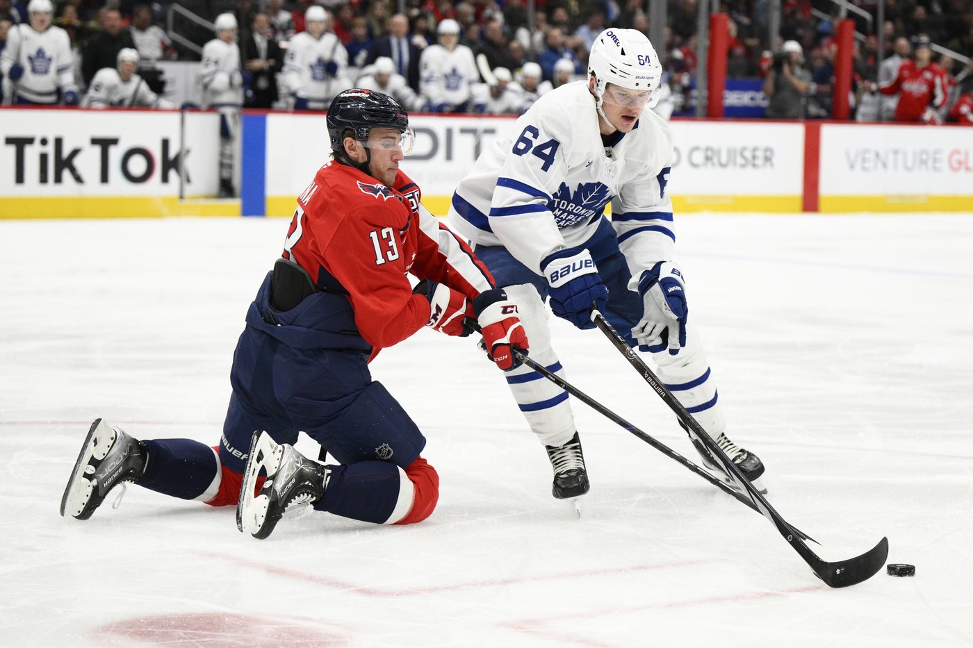 Tavares scores in OT as Maple Leafs rally to clip Capitals 4-3 | iNFOnews.ca