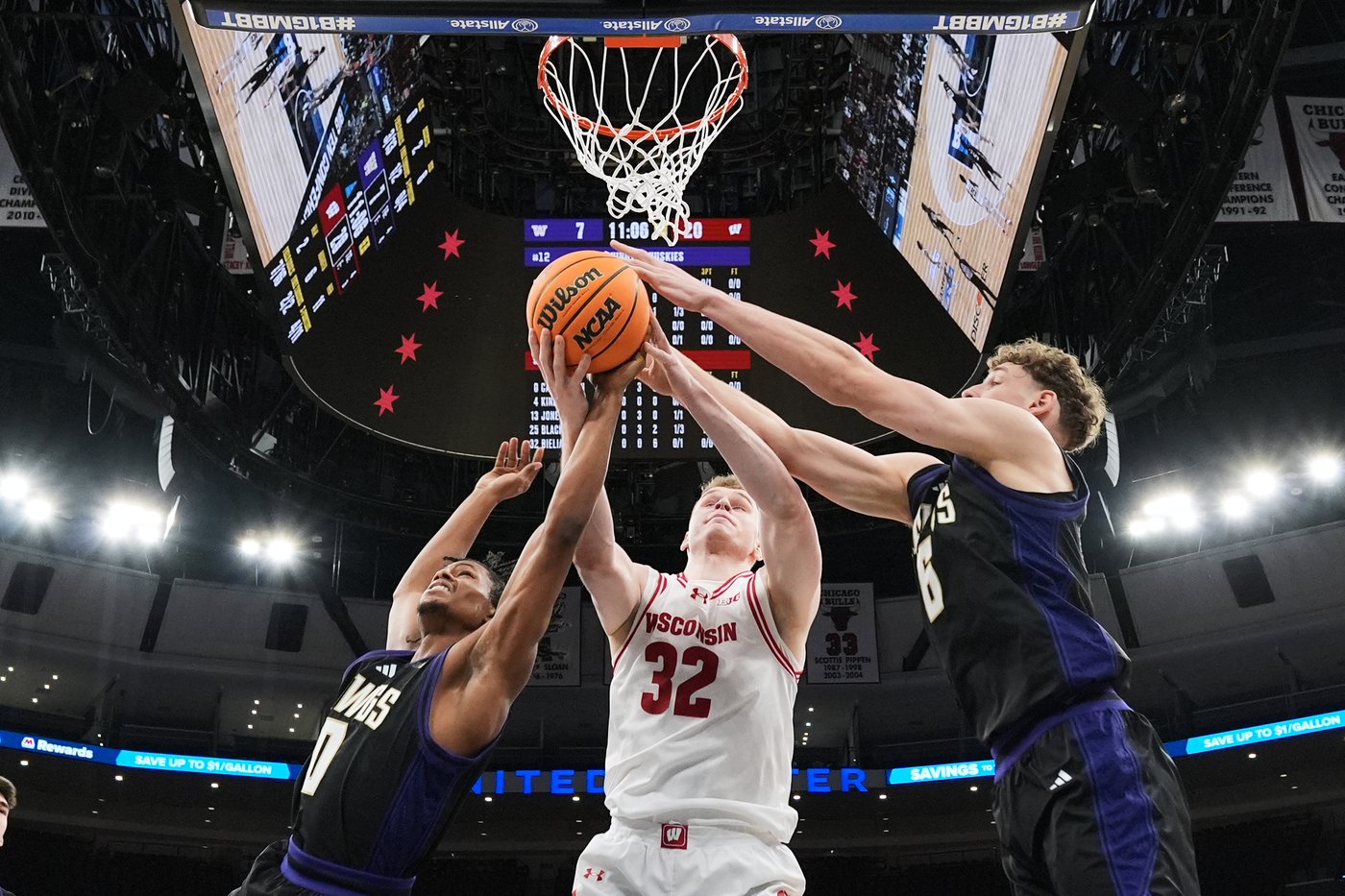 Blackwell scores 34, No. 23 Wisconsin holds off Washington 85-82 to advance to Big Ten quarterfinals | iNFOnews.ca