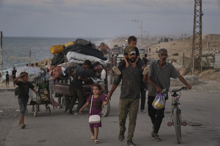 Aid groups call for stronger efforts to stop Israel's Gaza City offensive as Israel presses forward | iNFOnews.ca