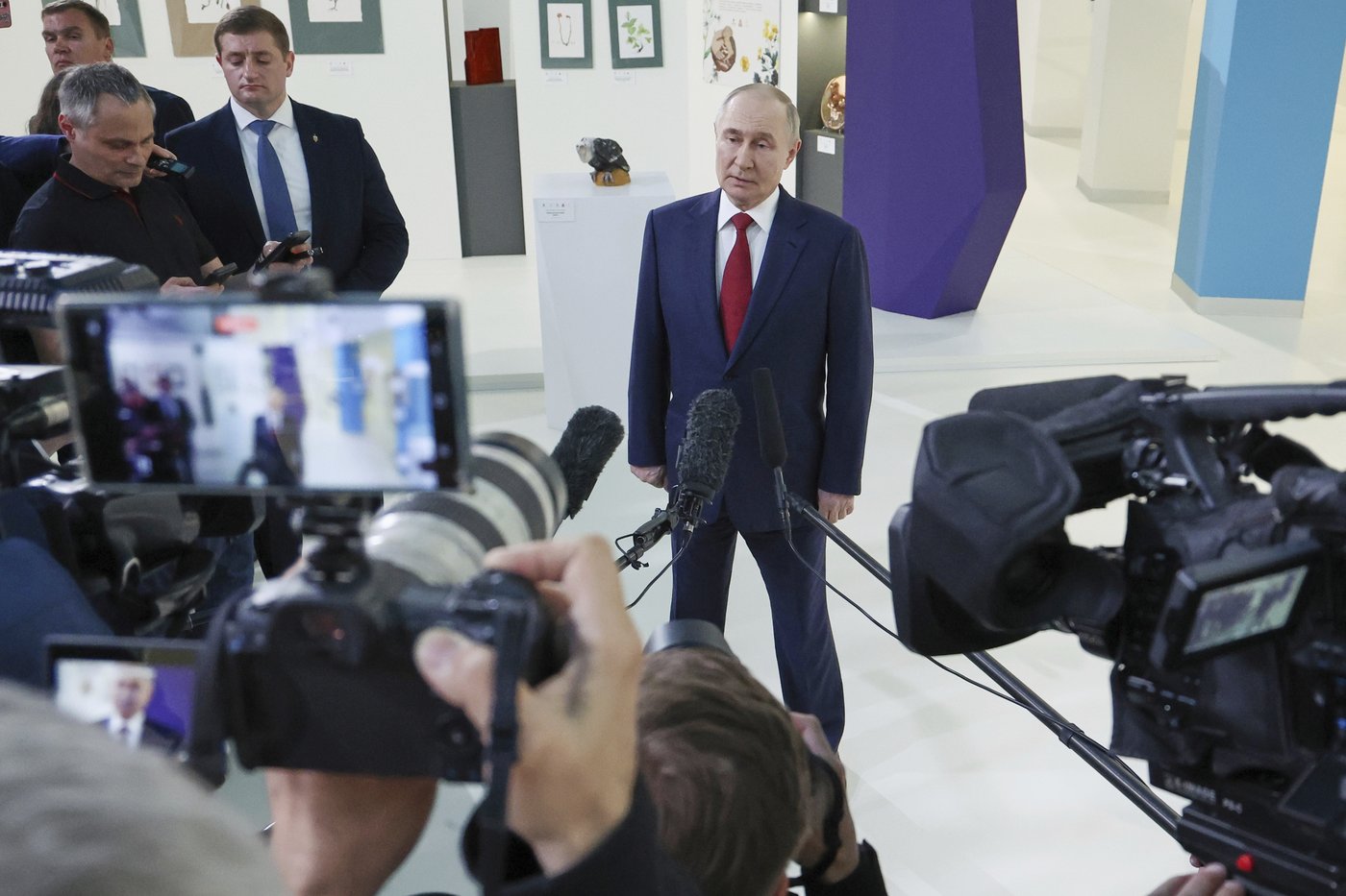 In his words: Trump's rhetoric about Zelenskyy and Putin has evolved | iNFOnews.ca