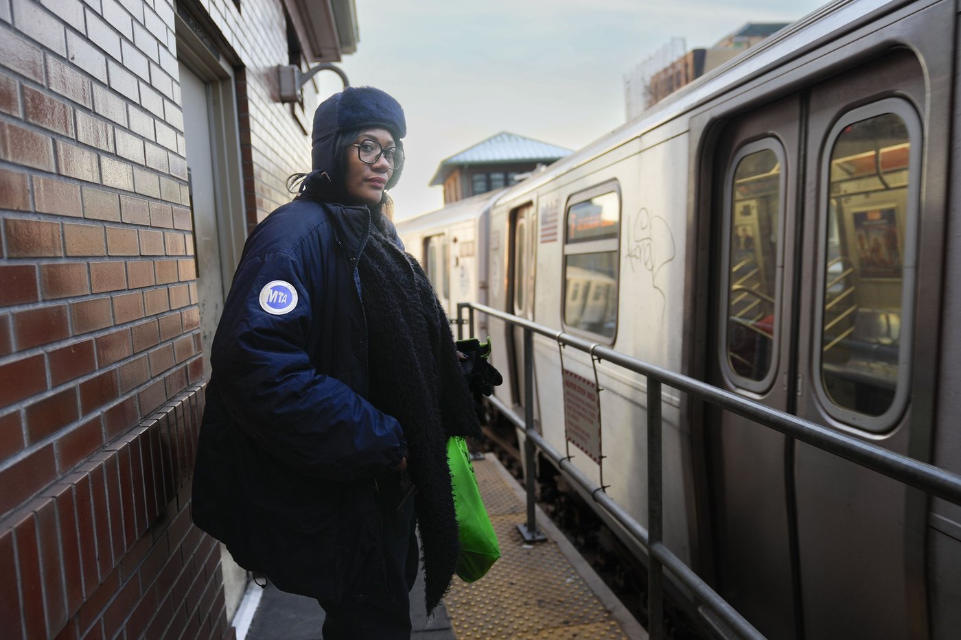 Kids in New York keep dying while 'subway surfing' on top of trains. Can they be stopped? | iNFOnews.ca Kids in New York keep dying while 'subway surfing' on top of trains. Can they be stopped? | iNFOnews.ca