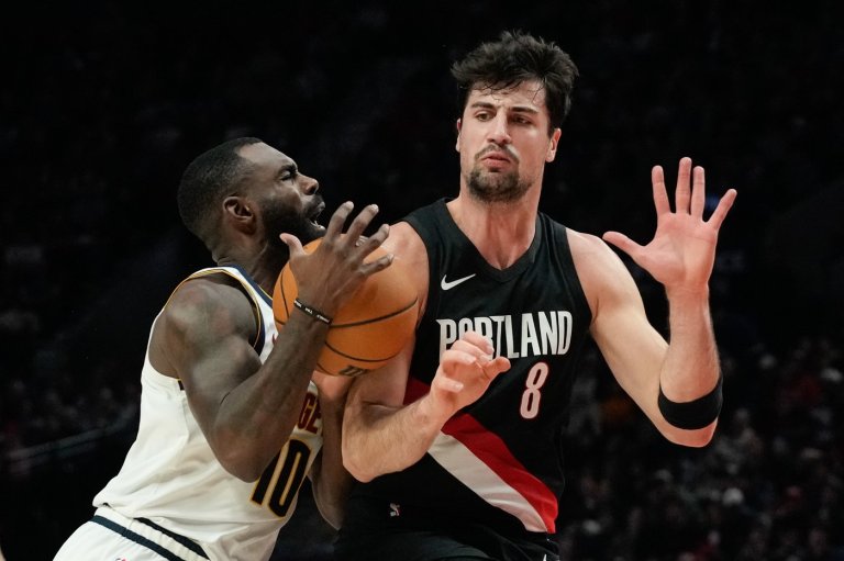 Trail Blazers All-Star guard Deni Avdija leaves game vs. Suns with lower back injury | iNFOnews.ca