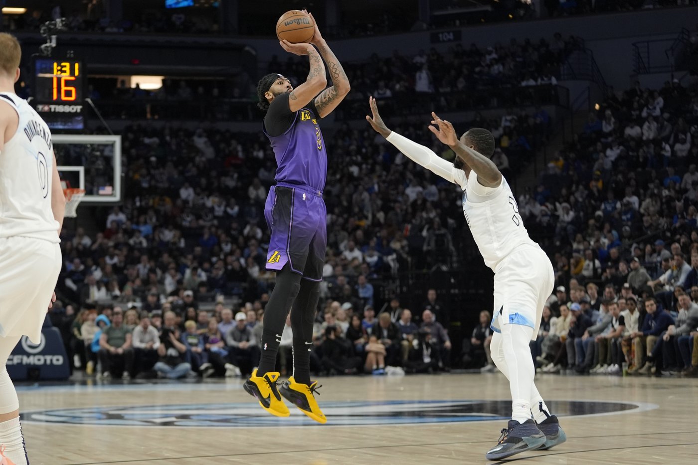 Timberwolves blow out Lakers 109-80 behind Randle, Gobert and tough defense | iNFOnews.ca Timberwolves blow out Lakers 109-80 behind Randle, Gobert and tough defense | iNFOnews.ca
