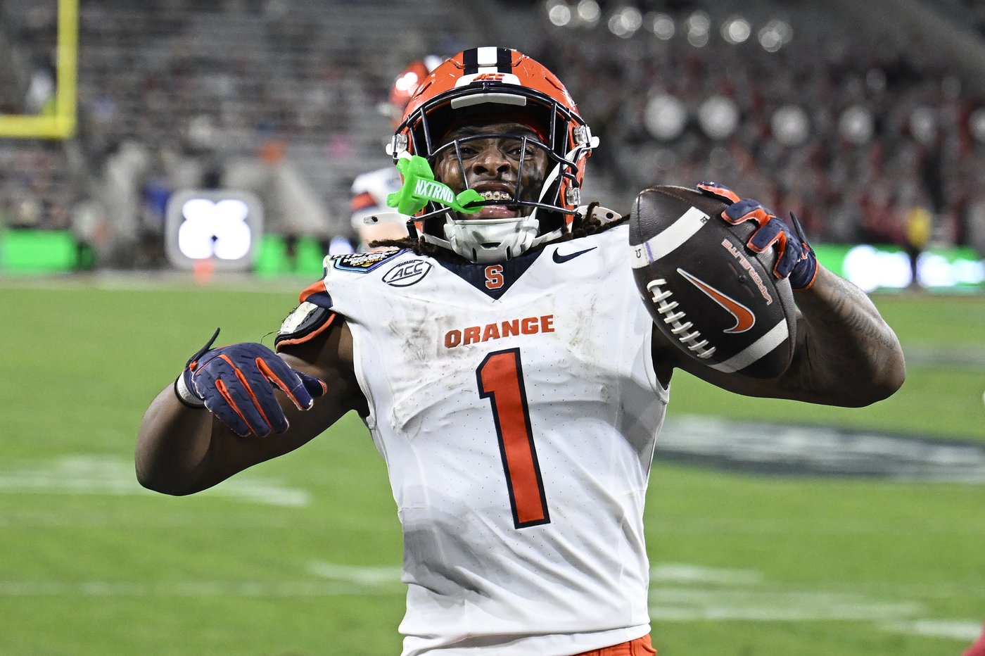 McCord throws for 453 yards, 5 TDs in No. 22 Syracuse's 52-35 Holiday Bowl win over Washington State | iNFOnews.ca