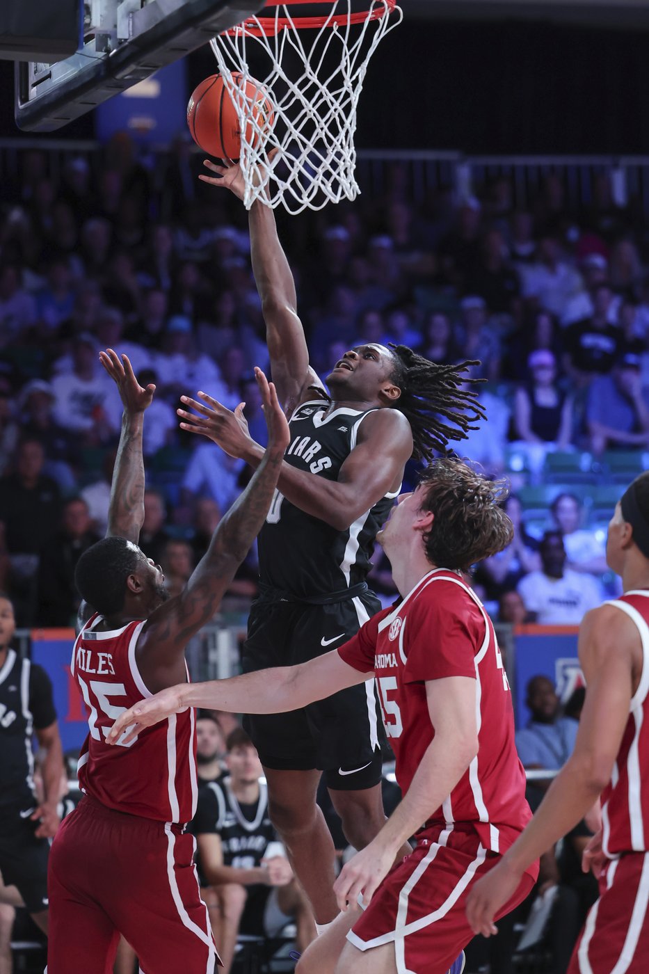 Oklahoma hangs on to beat Providence 79-77 in wild finish at Battle 4 Atlantis | iNFOnews.ca