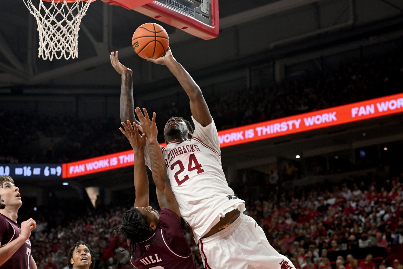 Richmond scores 23 points to lead No. 20 Arkansas past Texas A&M 99-84 | iNFOnews.ca