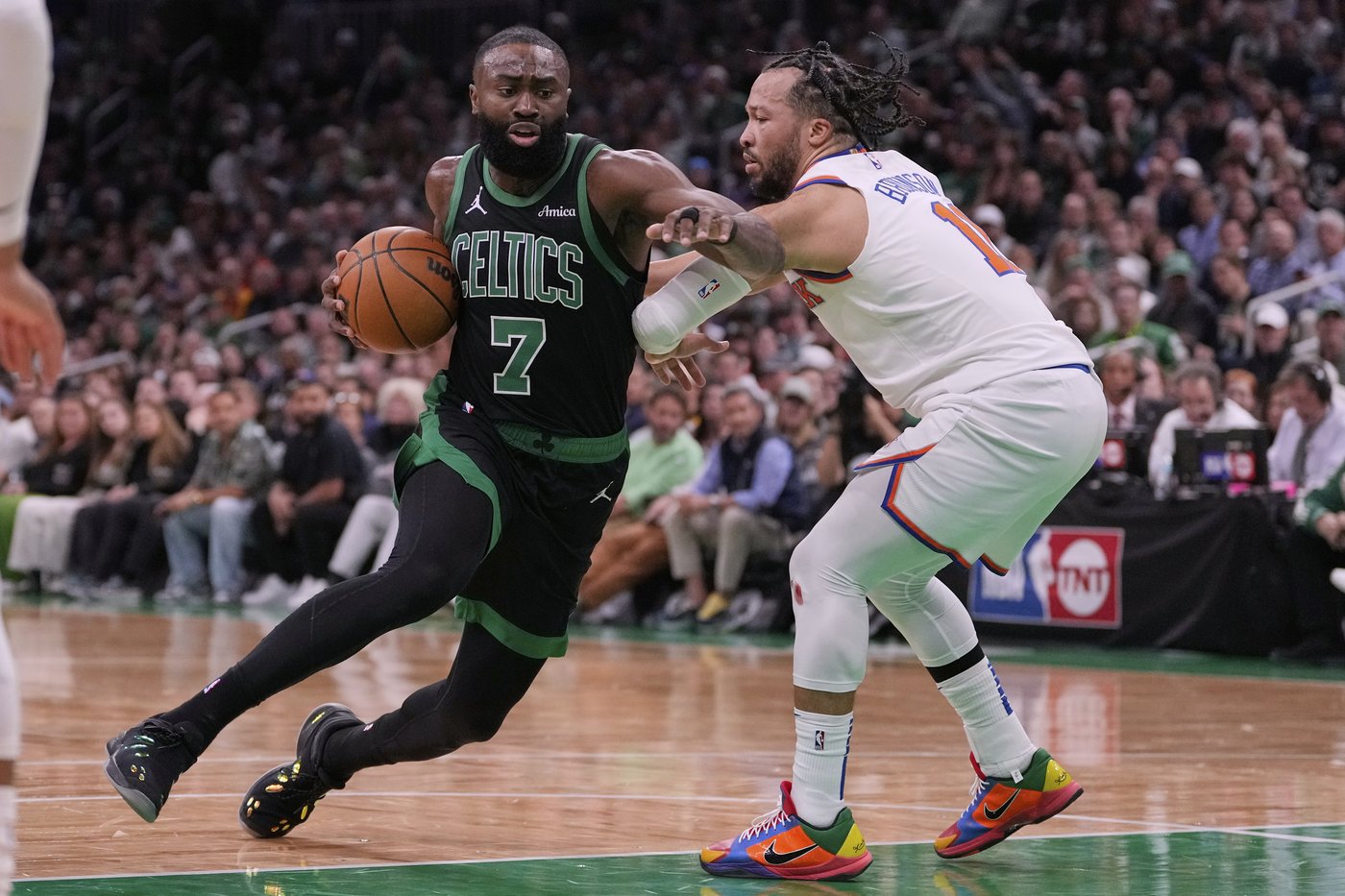 White scores 34 to help Celtics stave off elimination with 127-102 Game 5 win over Knicks | iNFOnews.ca