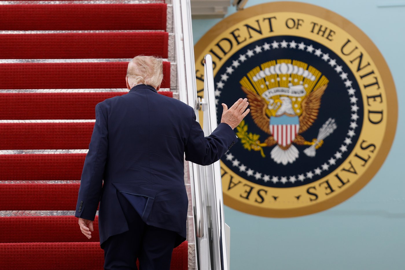 CNN says it was left off Air Force One for Trump's Saturday trip to a college football game | iNFOnews.ca CNN says it was left off Air Force One for Trump's Saturday trip to a college football game | iNFOnews.ca